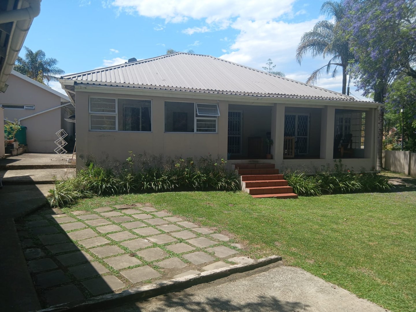 2 Charming Family Home with Granny Flat and Bachelor Apartment in Abbotsford For sale!