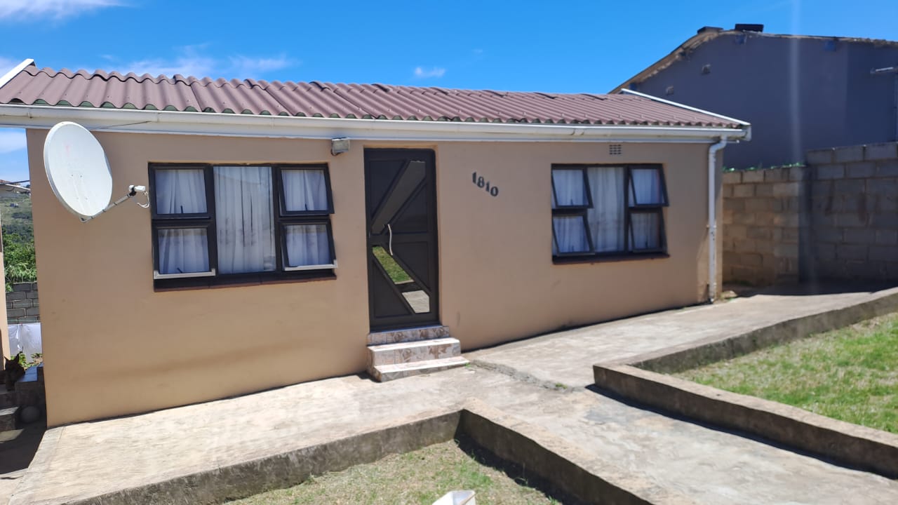 2 4 bedroom home in NU 16 Mdantsane for sale