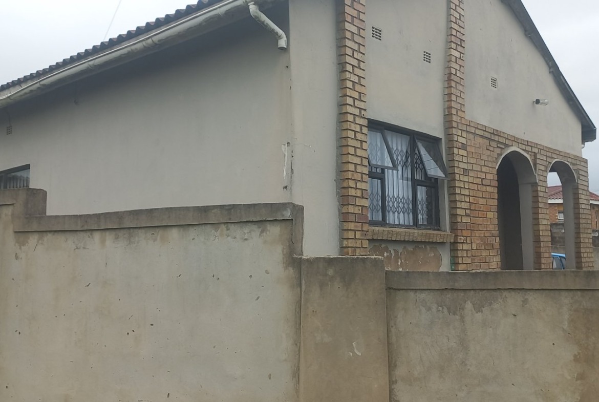 Secure & Spacious Family Living in a Prime Location