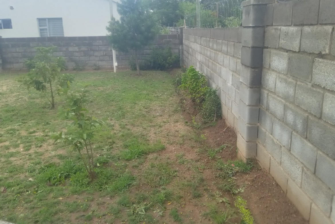 TWO BEDROOM  TOWNHOUSE FOR SALE IN DALEVIEW