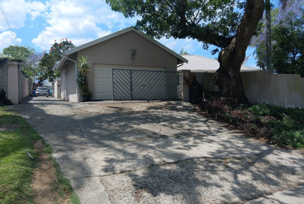 Charming Family Home with Granny Flat and Bachelor Apartment in Abbotsford For sale!