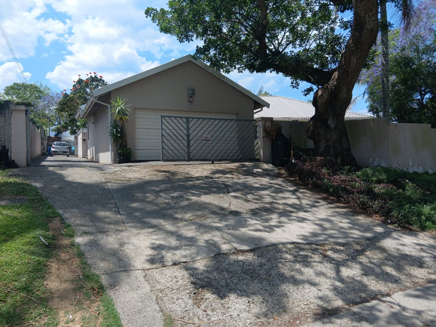 20 Charming Family Home with Granny Flat and Bachelor Apartment in Abbotsford For sale!