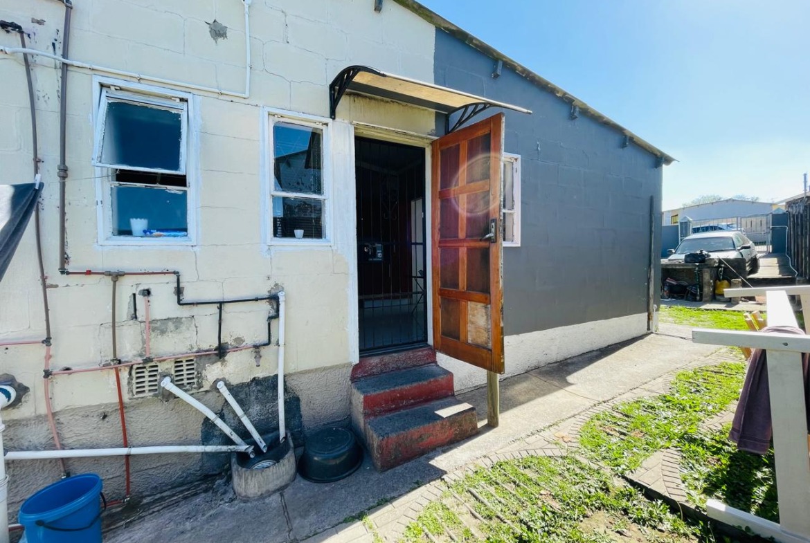 2 Bedroom House for Sale in Buffalo Flats