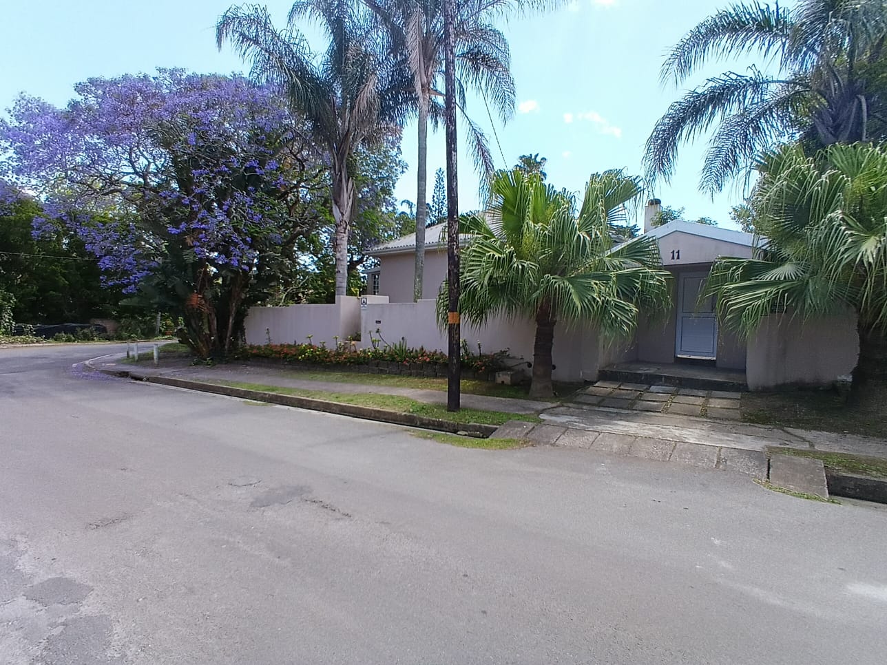 21 Charming Family Home with Granny Flat and Bachelor Apartment in Abbotsford For sale!