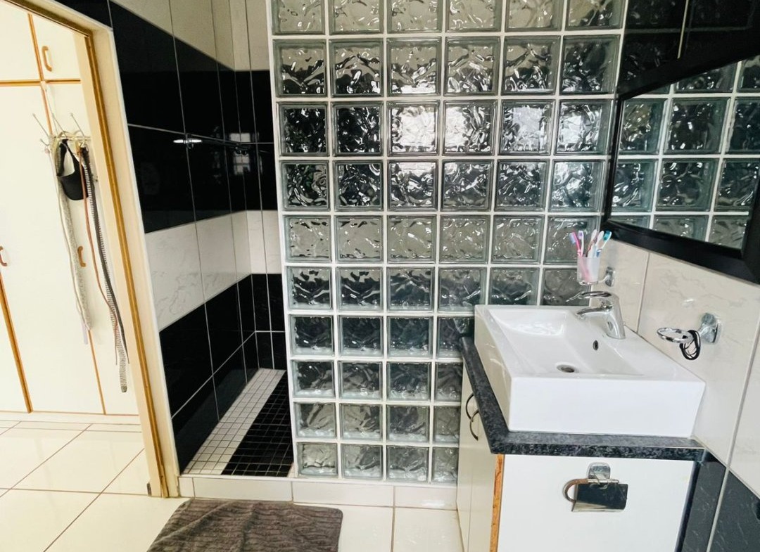 3 Bedroom House for Sale in Gonubie