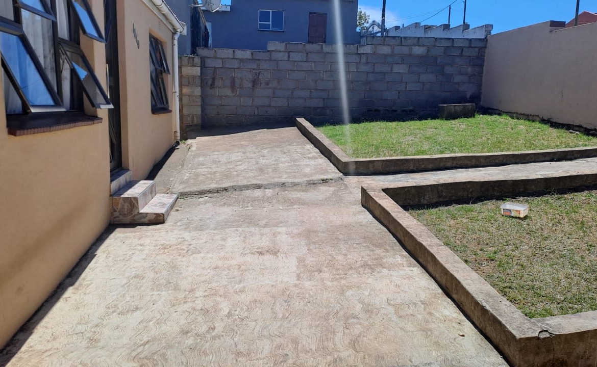 4 bedroom home in NU 16 Mdantsane for sale