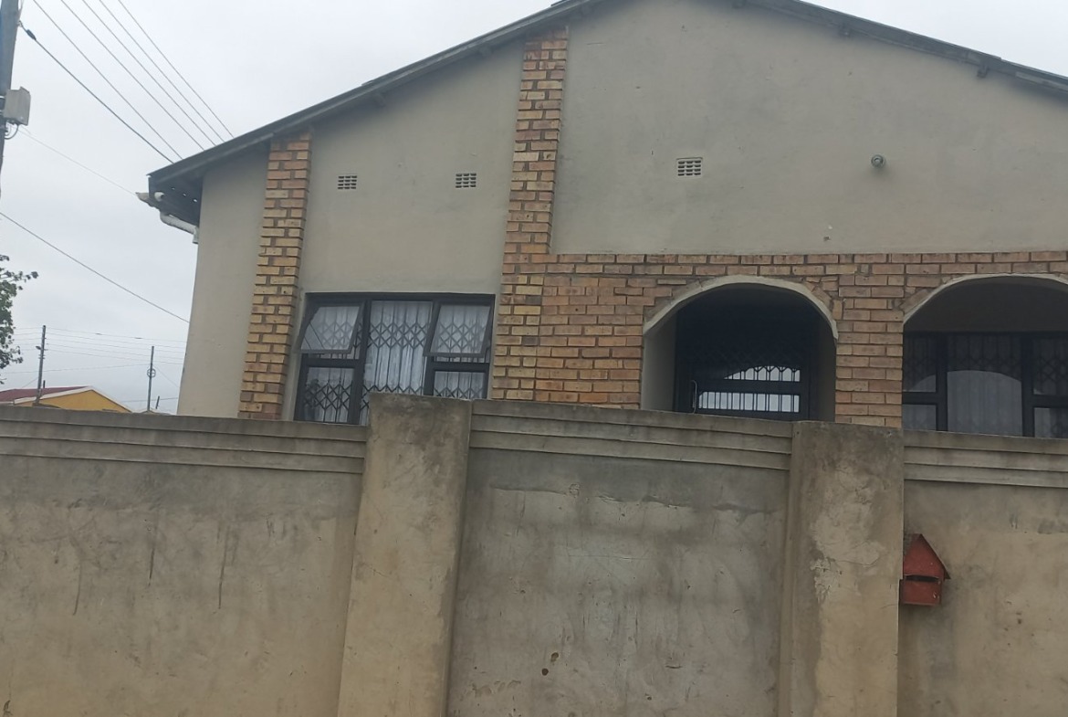 Secure & Spacious Family Living in a Prime Location