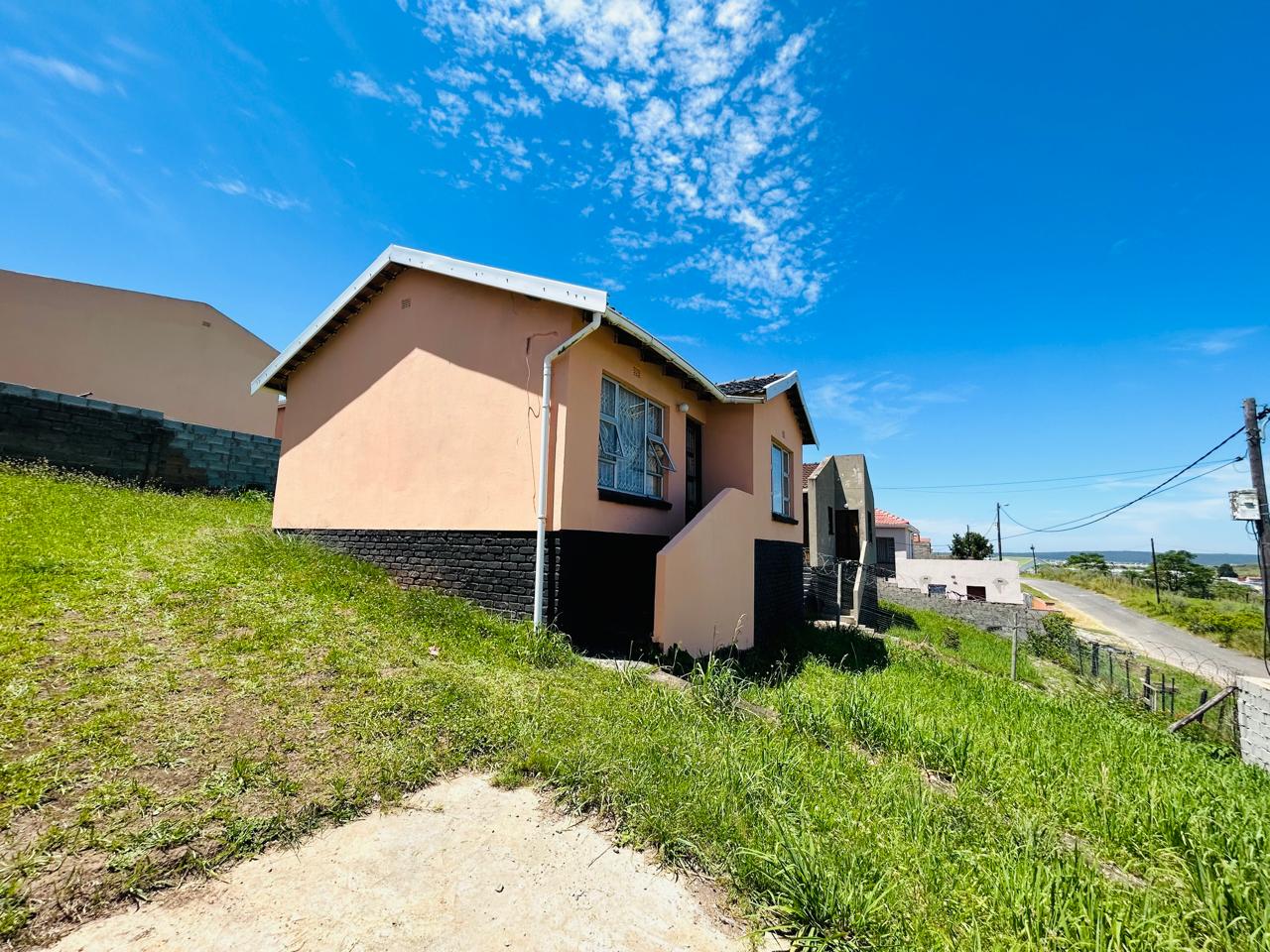2 BEDROOM HOUSE IN NU17 MDANTSANE FOR SALE!