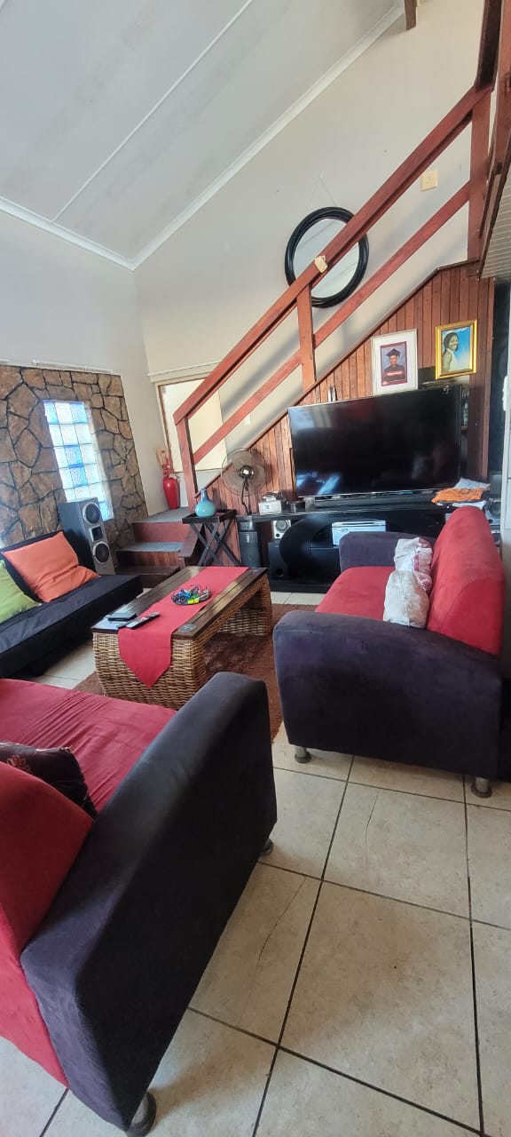 37 3 Bedroom House for Sale in Gonubie