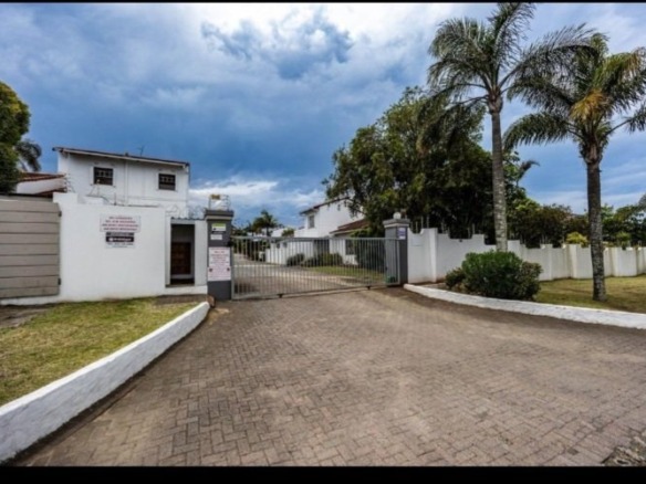 3 bedroom Apartment for sale in Beacon Bay