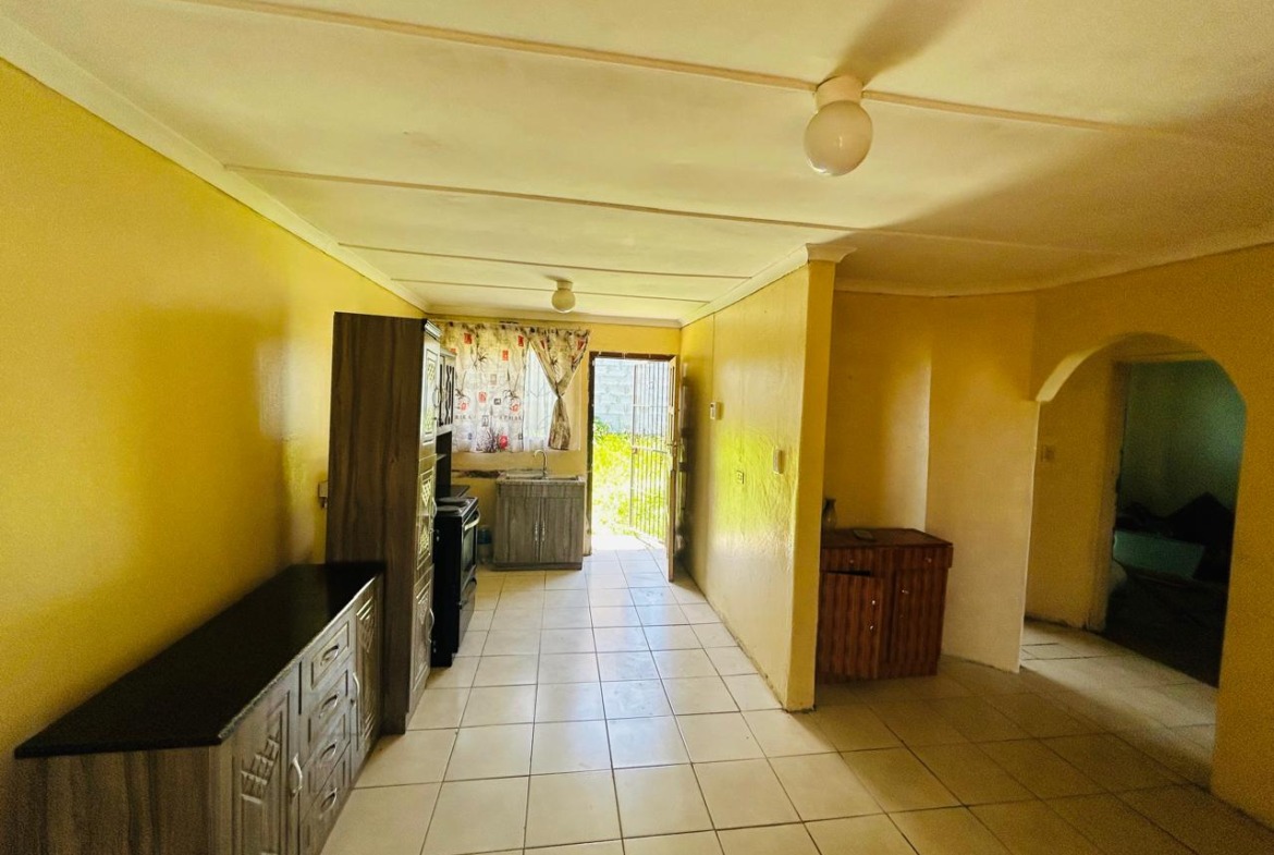 2 BEDROOM HOUSE IN NU17 MDANTSANE FOR SALE!