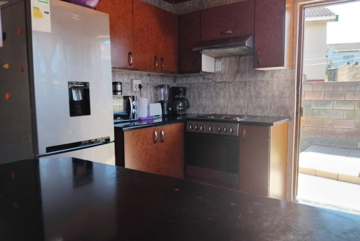 BEAUTIFUL 3 BEDROOM HOME WITH FLATLET