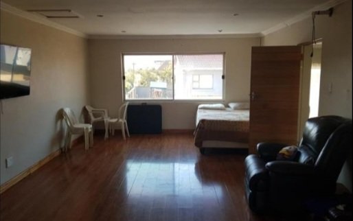 House For Sale in Buffalo Flats, East London