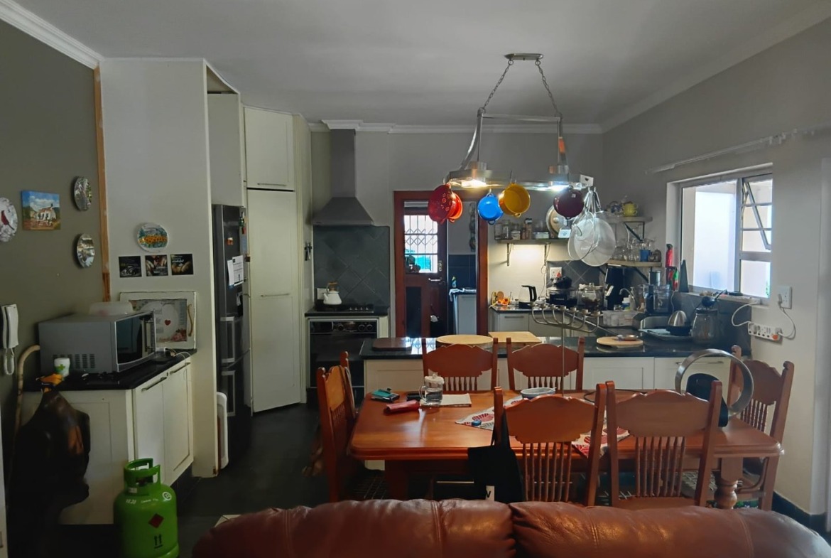 Charming Family Home with Granny Flat and Bachelor Apartment in Abbotsford For sale!