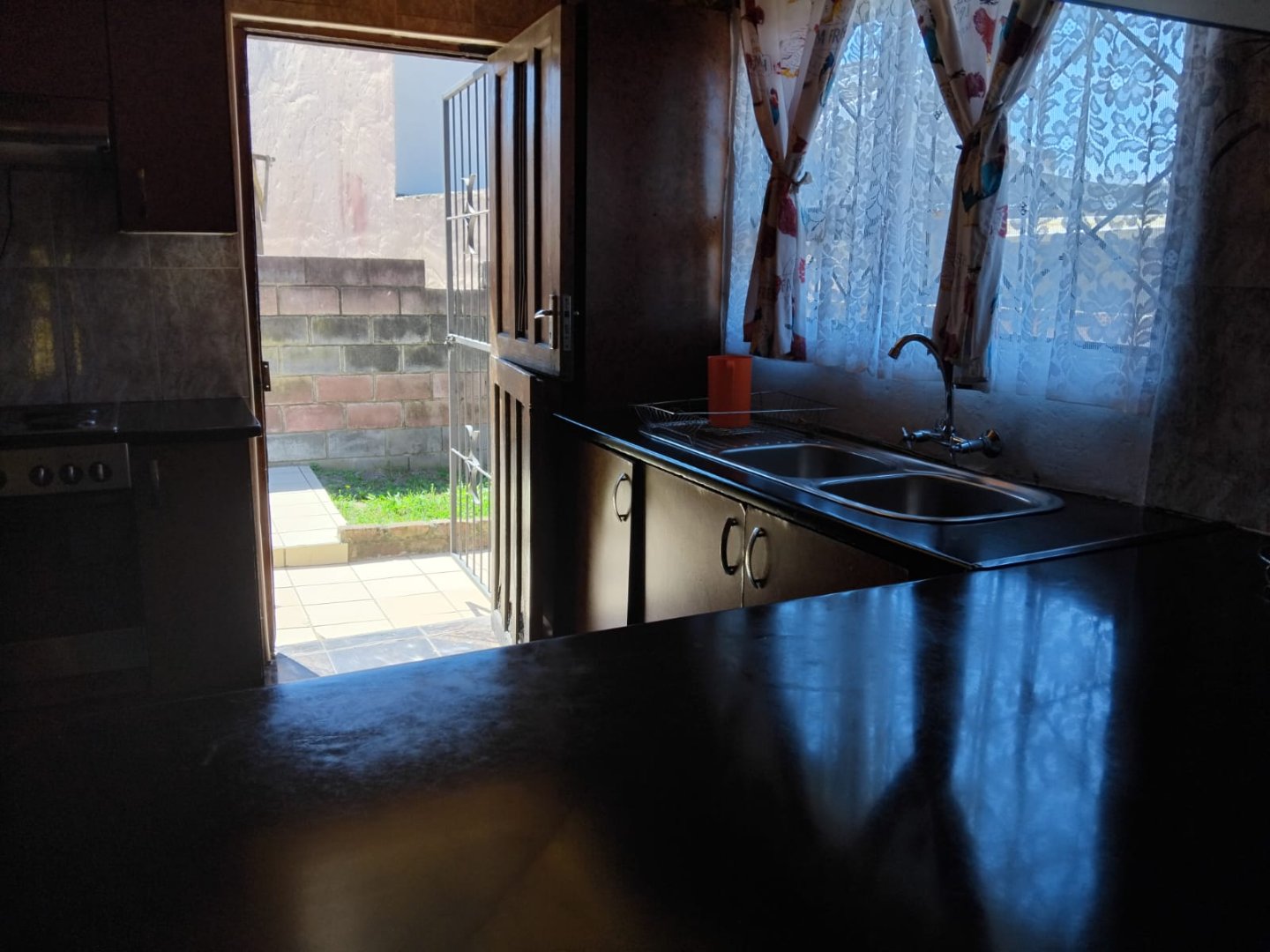 6 BEAUTIFUL 3 BEDROOM HOME WITH FLATLET