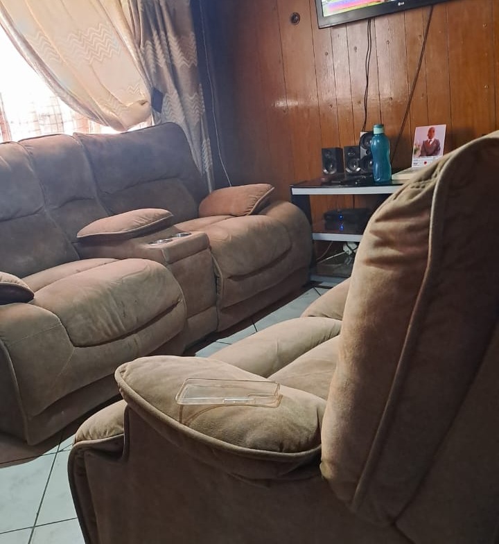 4 bedroom home in NU 16 Mdantsane for sale
