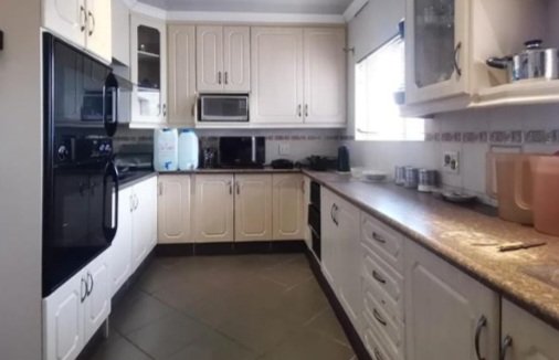 House For Sale in Buffalo Flats, East London