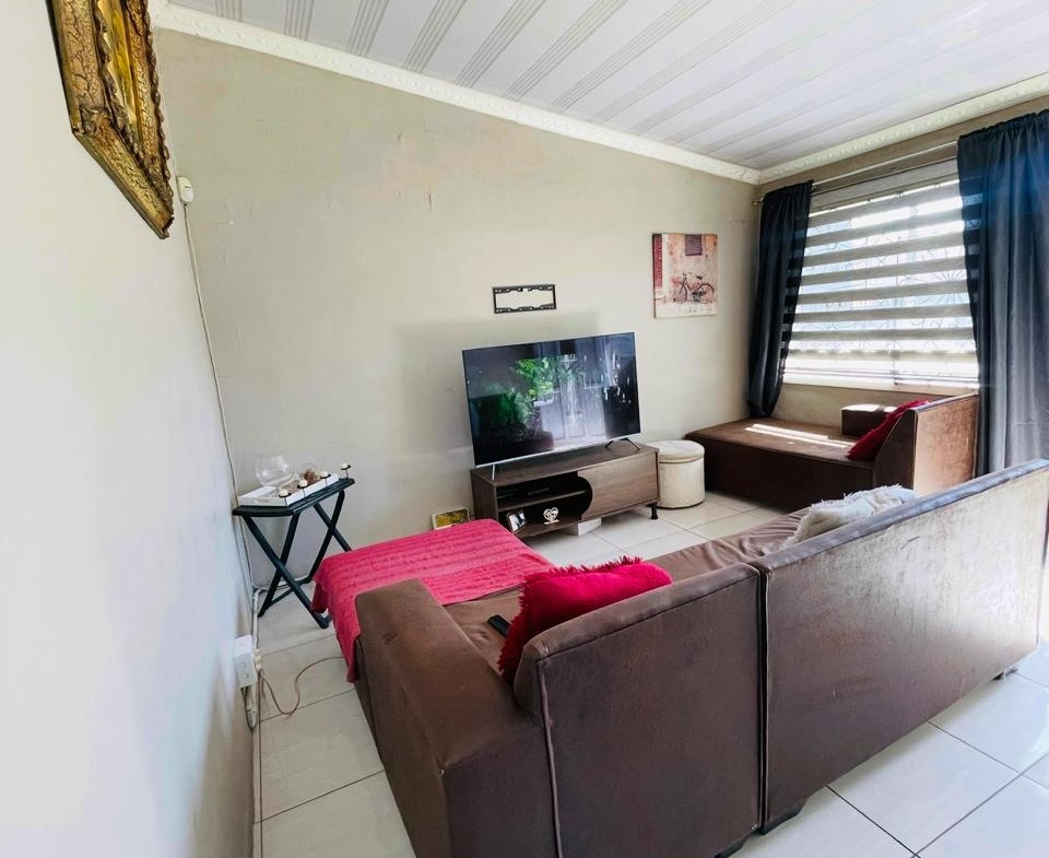 2 Bedroom House for Sale in Buffalo Flats