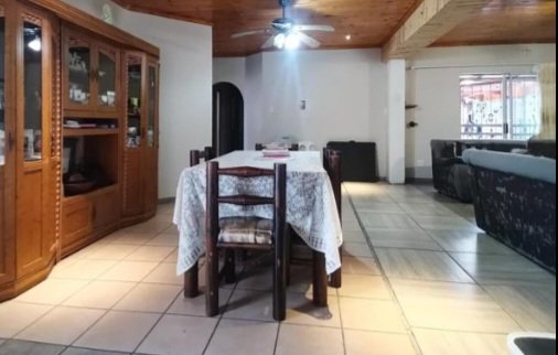 House For Sale in Buffalo Flats, East London