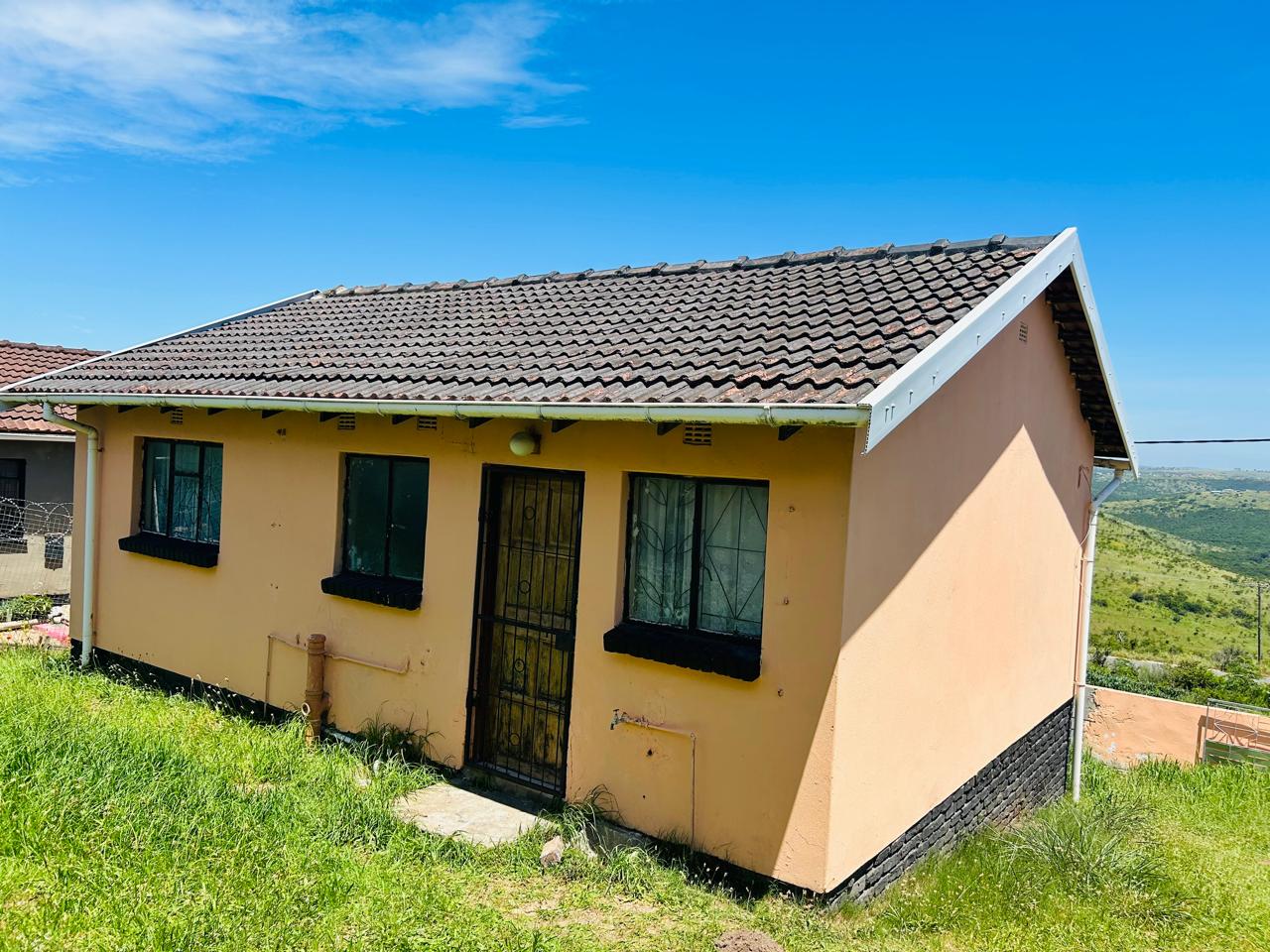 2 BEDROOM HOUSE IN NU17 MDANTSANE FOR SALE!