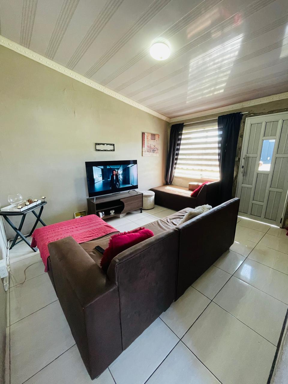 8 2 Bedroom House for Sale in Buffalo Flats