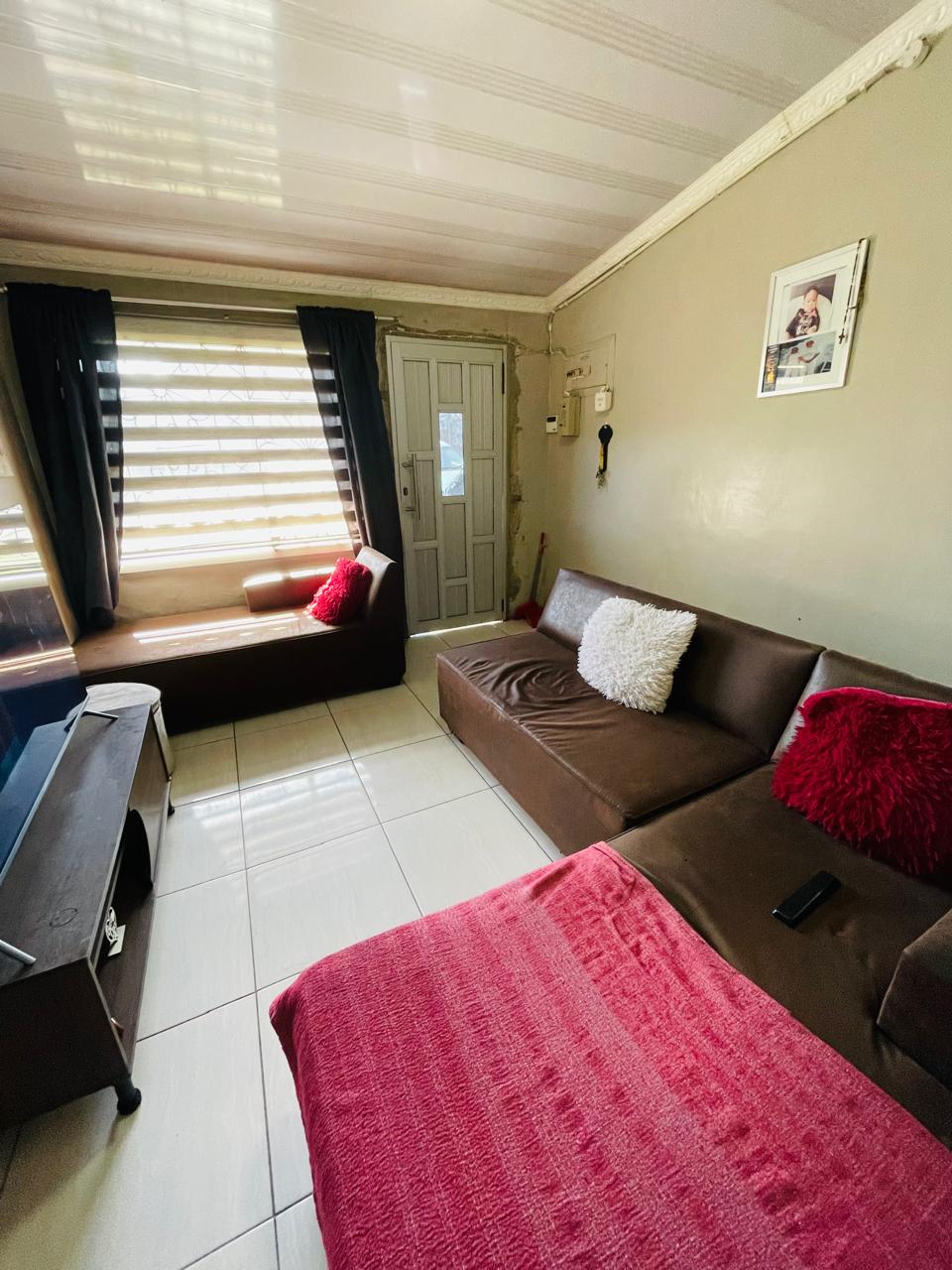 9 2 Bedroom House for Sale in Buffalo Flats