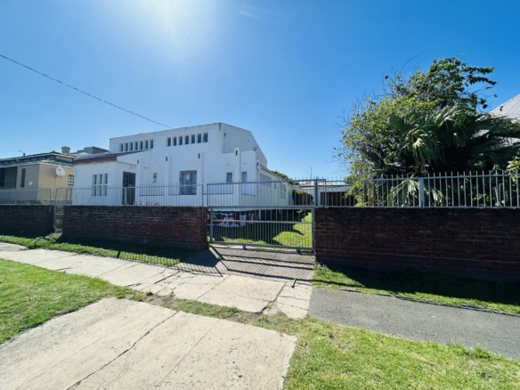 4 Bedroom home for sale in Quigney!