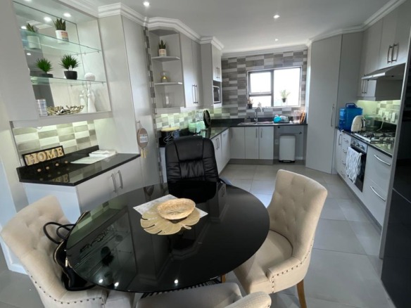 2 Bedroom Townhouse for Sale in Gonubie