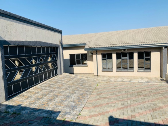 Elegant 4 Bedroom House for Grabs in KWT
