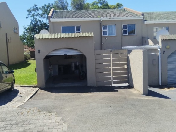 Modern Family Living in Mount Anne