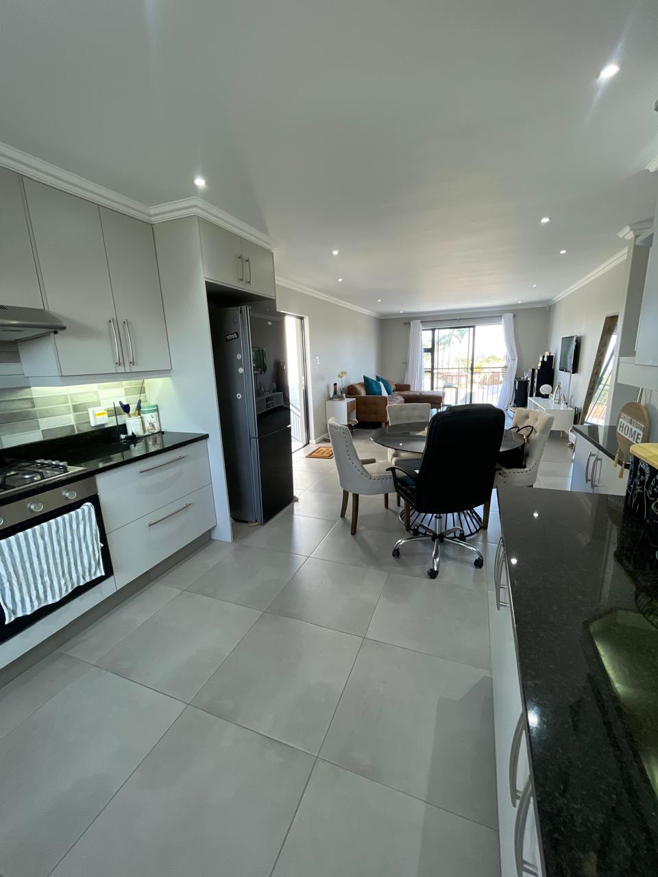 10 2 Bedroom Townhouse for Sale in Gonubie