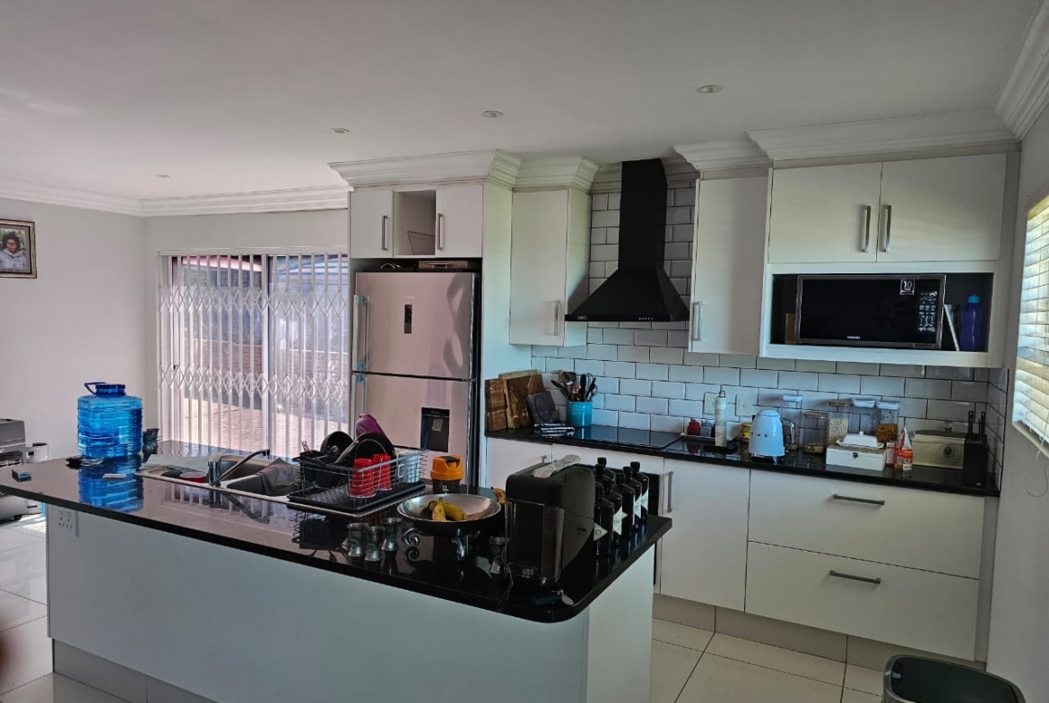 Fantastic lock-up townhouse for sale