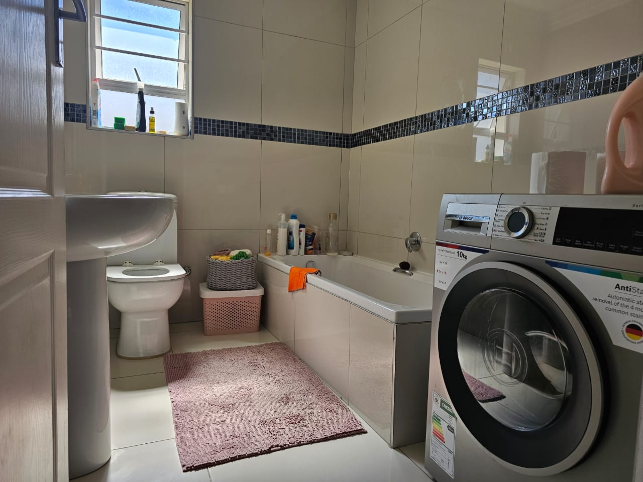 16 Fantastic lock-up townhouse for sale