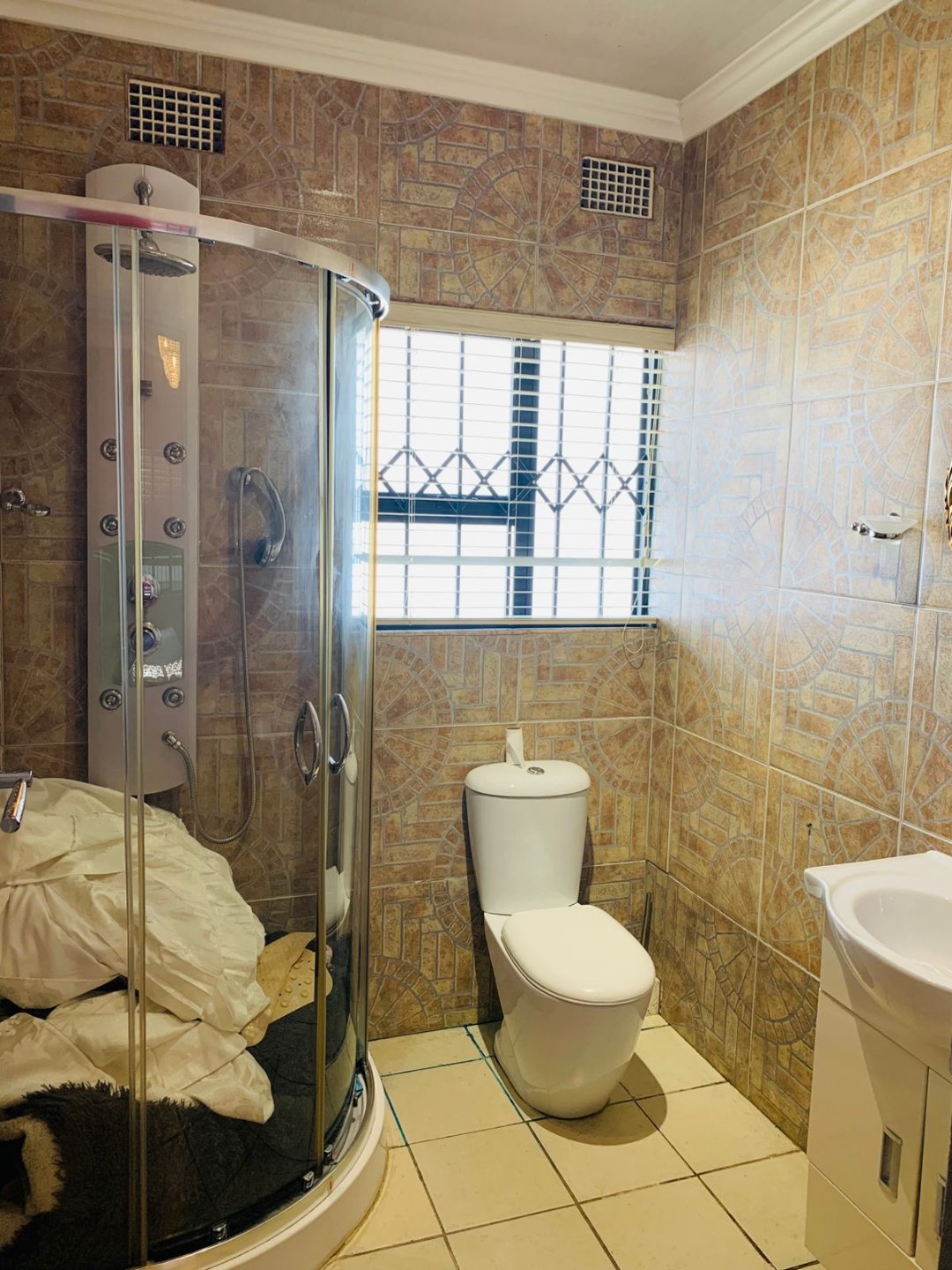 17 Elegant 4 Bedroom House for Grabs in KWT