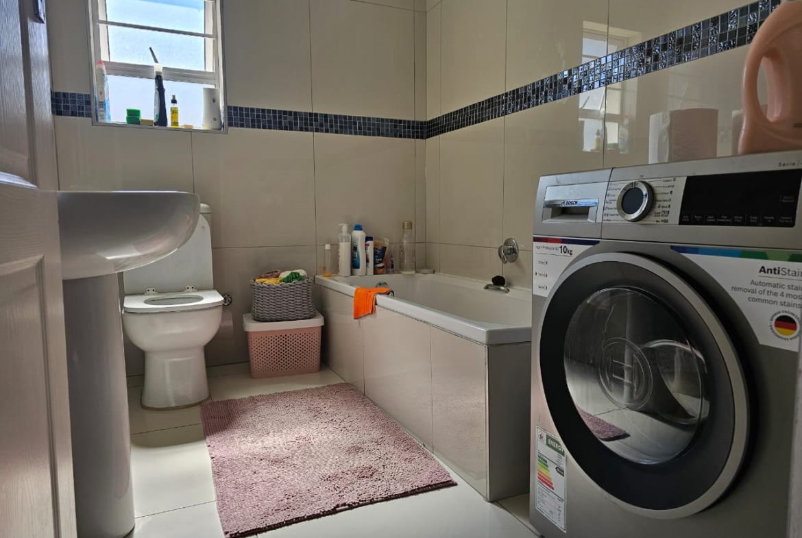 Fantastic lock-up townhouse for sale
