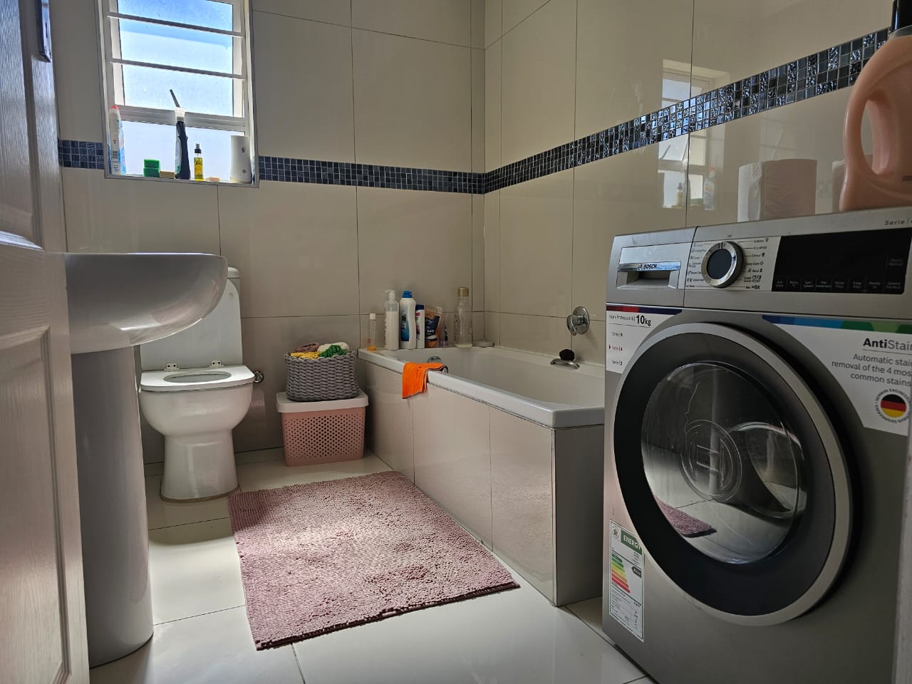 17 Fantastic lock-up townhouse for sale