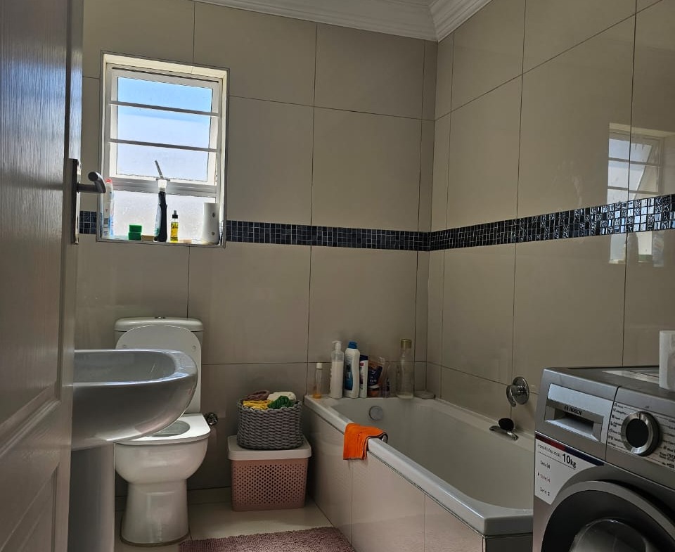 Fantastic lock-up townhouse for sale
