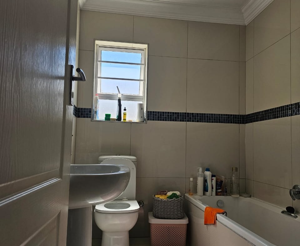 Fantastic lock-up townhouse for sale