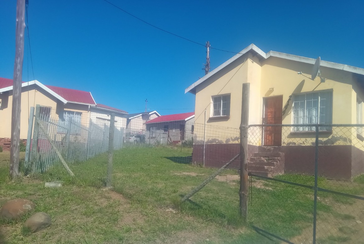 TWO BEDROOM HOUSE FOR SALE IN GOLF COURSE