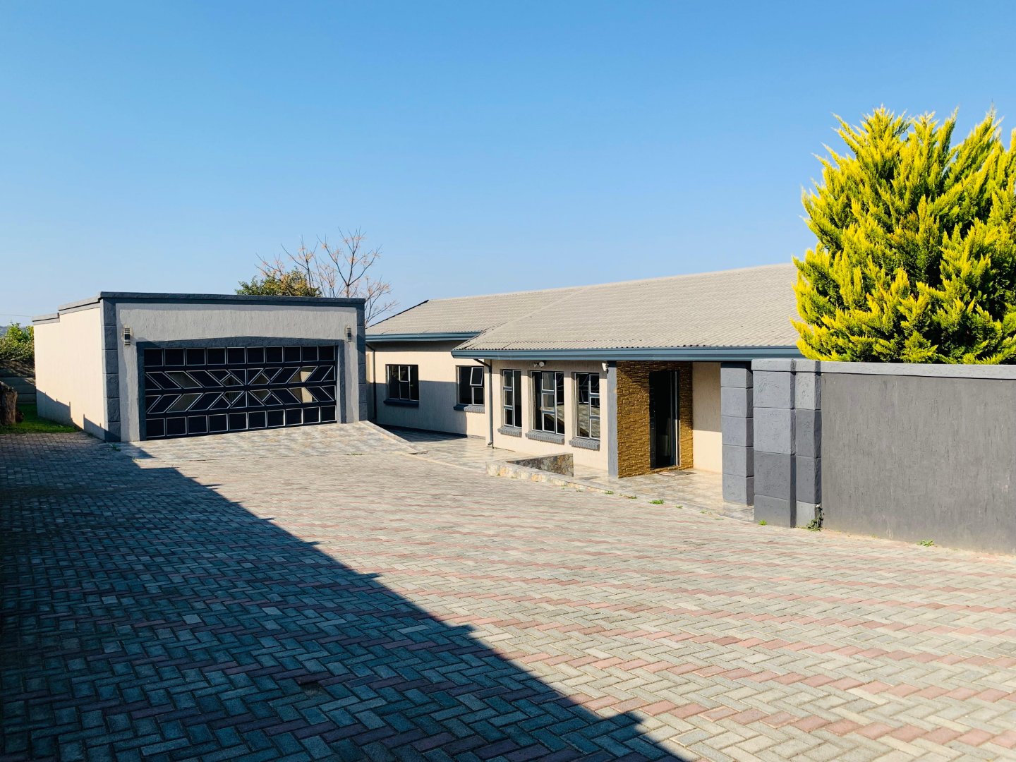 2 Elegant 4 Bedroom House for Grabs in KWT