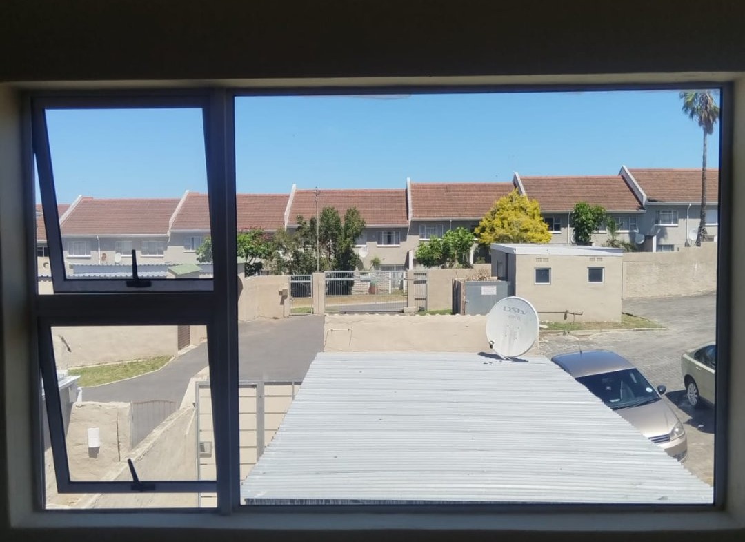 Modern Family Living in Mount Anne