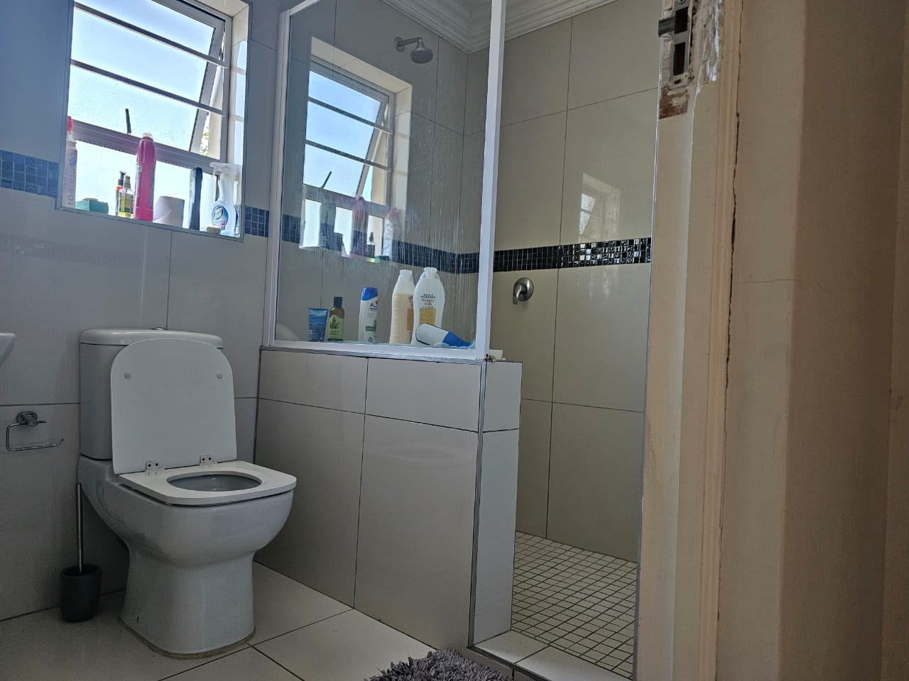 24 Fantastic lock-up townhouse for sale