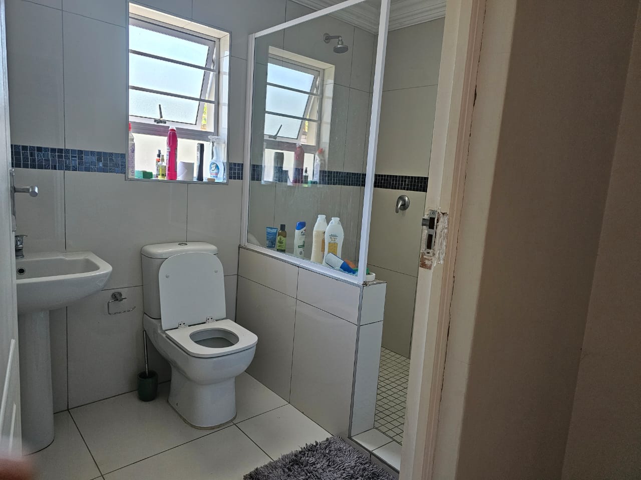 26 Fantastic lock-up townhouse for sale