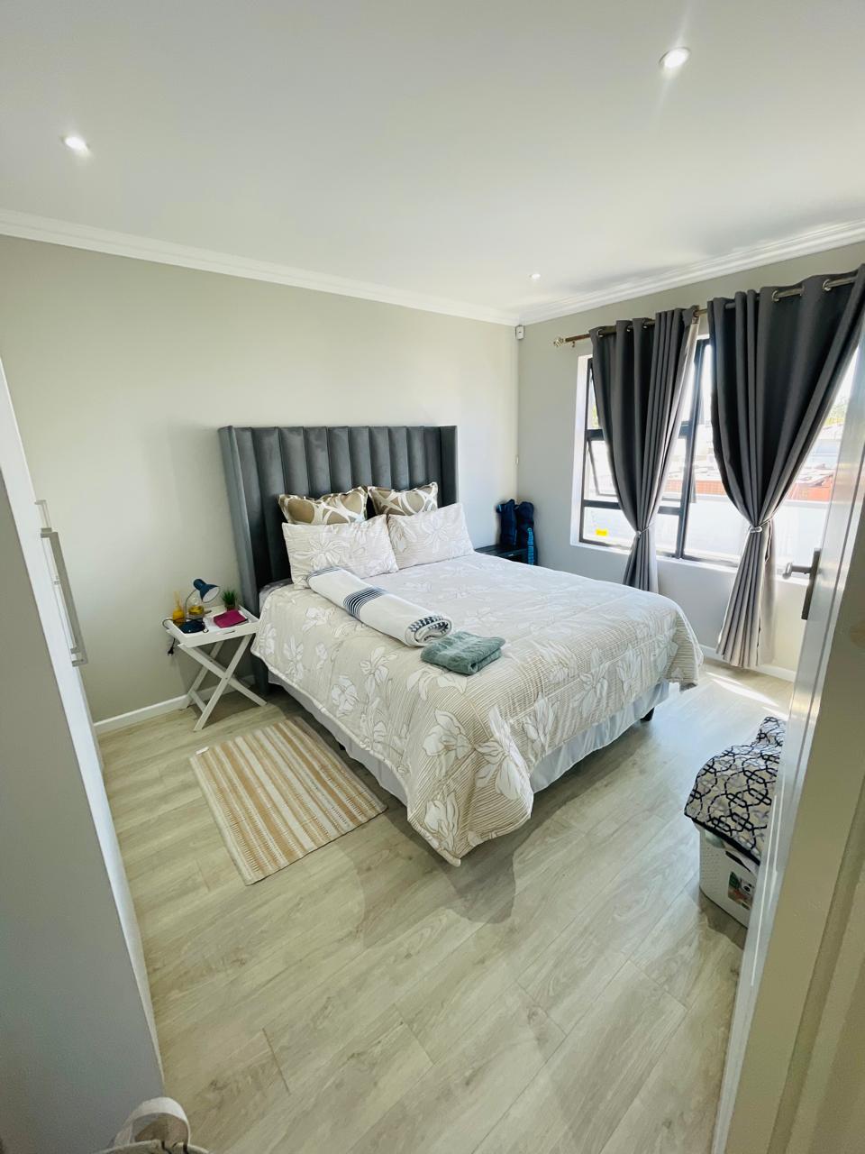 27 2 Bedroom Townhouse for Sale in Gonubie
