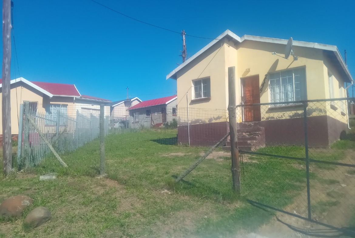 TWO BEDROOM HOUSE FOR SALE IN GOLF COURSE