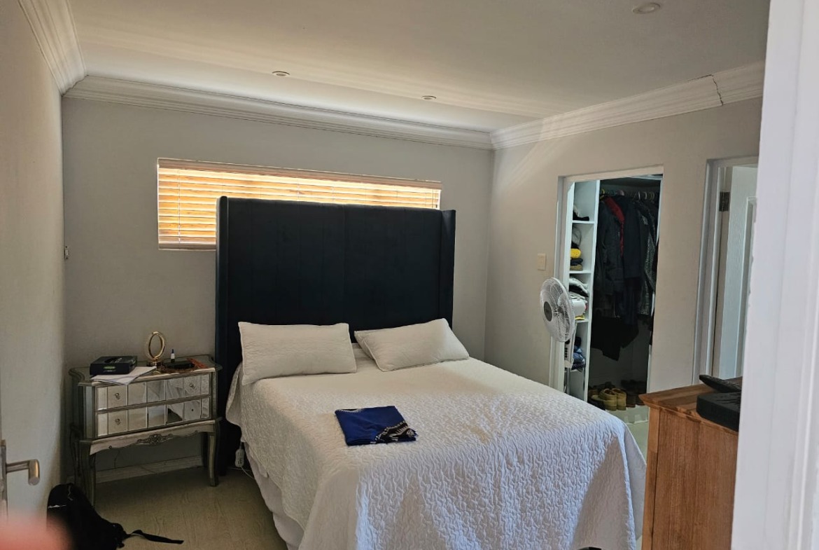Fantastic lock-up townhouse for sale