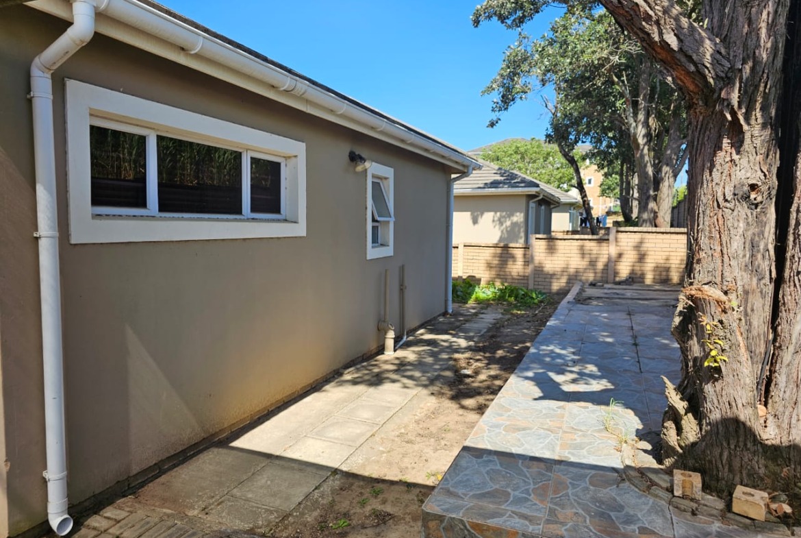 Fantastic lock-up townhouse for sale