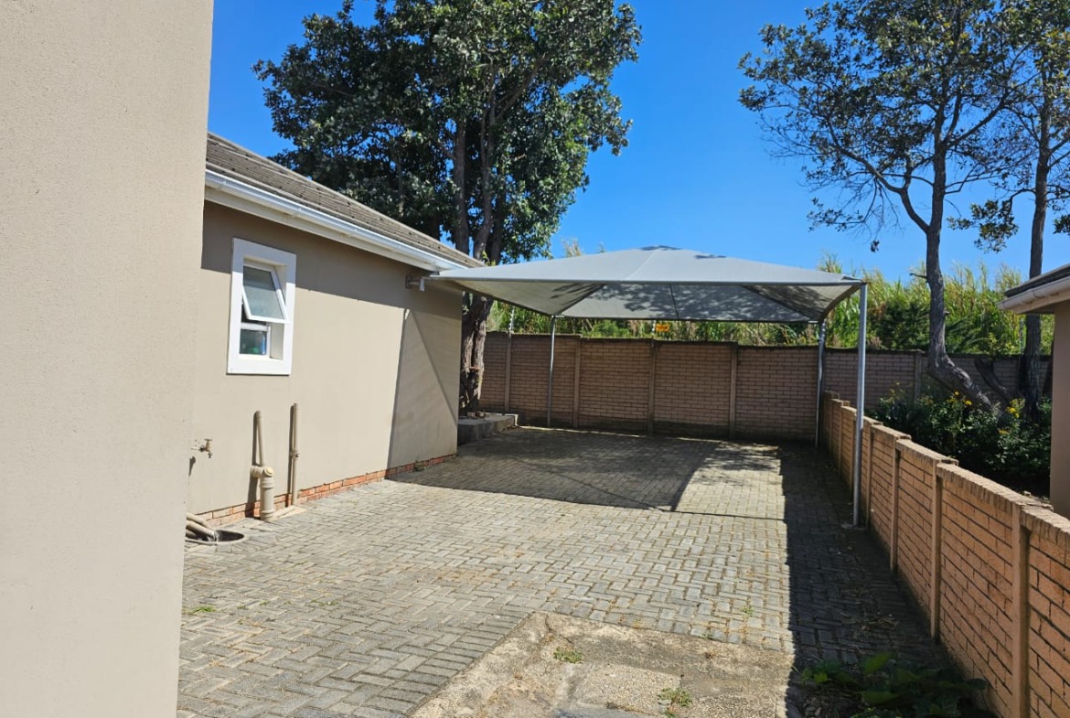 Fantastic lock-up townhouse for sale