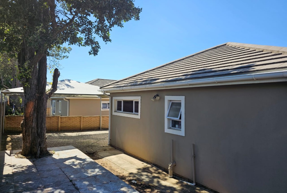 Fantastic lock-up townhouse for sale