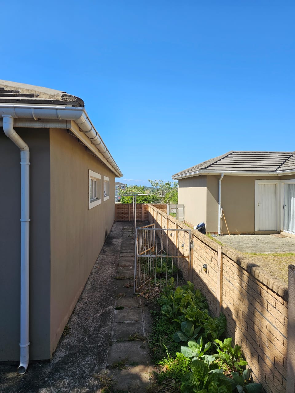 43 Fantastic lock-up townhouse for sale